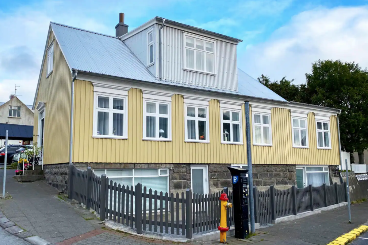 HISTORIC VILLA IN DOWNTOWN REYKJAVIKt 17.11.04 HISTORIC VILLA IN DOWNTOWN REYKJAVIK